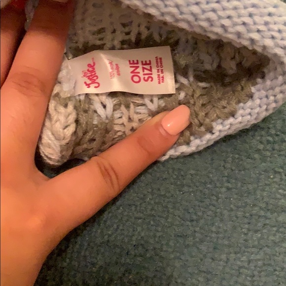 New winter hat - Picture 3 of 3